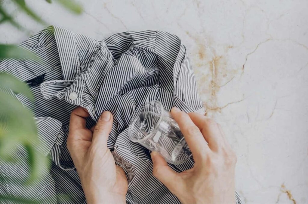 Proper washing method for pure cotton clothing.